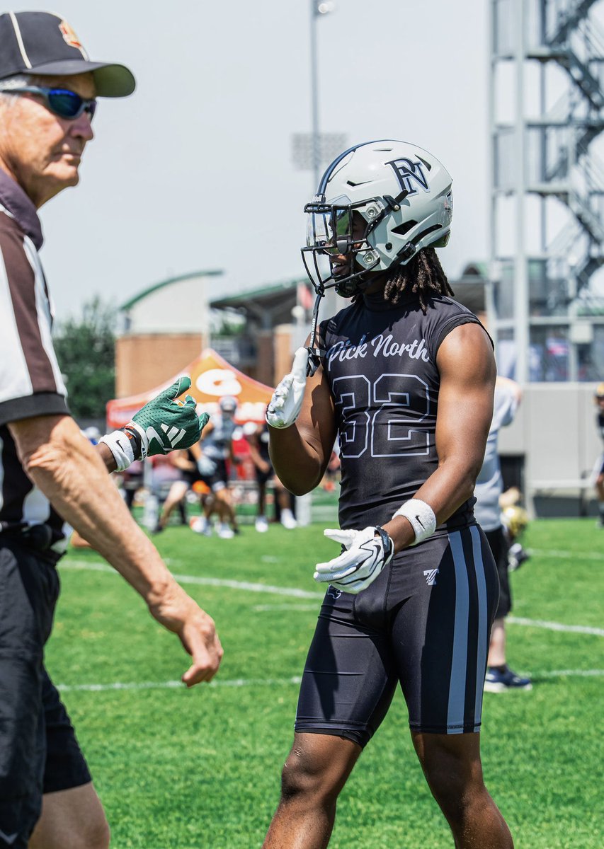 Weaver_jay2's tweet photo. 7v7 at Ohio State yesterday was cool I enjoyed the experience. Getting ready for my Freshmen szn. https://t.co/8lgcF9jB9E