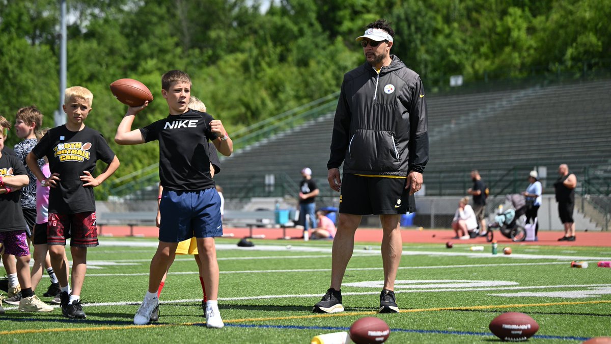 SteelersYouthFB's tweet photo. Successful day in Slippery Rock 🏈

@GiantEagle | #PlayFootball https://t.co/JhzG1ei1Kp