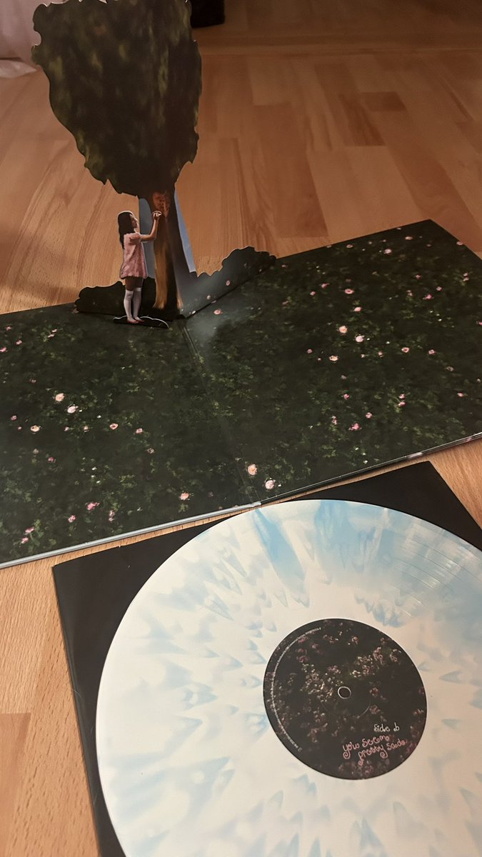 brutalgem's tweet photo. Can’t get over this vinyl, this is so pretty🥺🩵🩷 @LiviesHQ @oliviarodrigo https://t.co/6Lg1YkSvZu