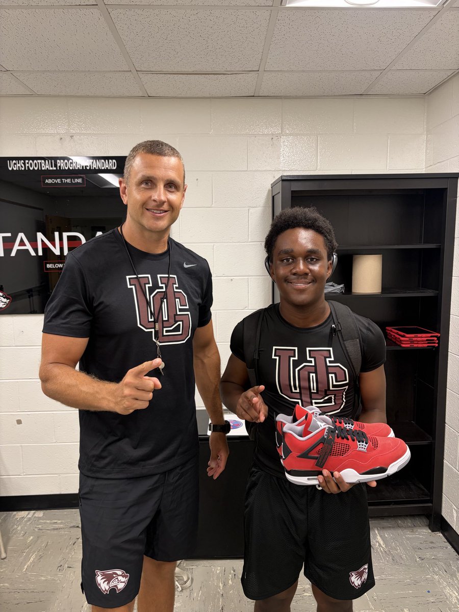 CoachDeMeio1's tweet photo. Top fundraiser from textathon Alston Beverly. Thanks for your hardwork! Proyd of whole team working to hit over $63k! Nice things coming #PAT #WolverinePride https://t.co/9T6dLxe582