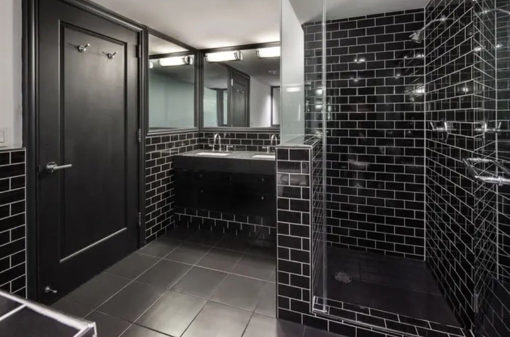 livef4ever's tweet photo. aparentemente liam e noel tinham esse apartamento juntos em nova york 🥴 decoração horrível senhor https://t.co/w3hz61RLou