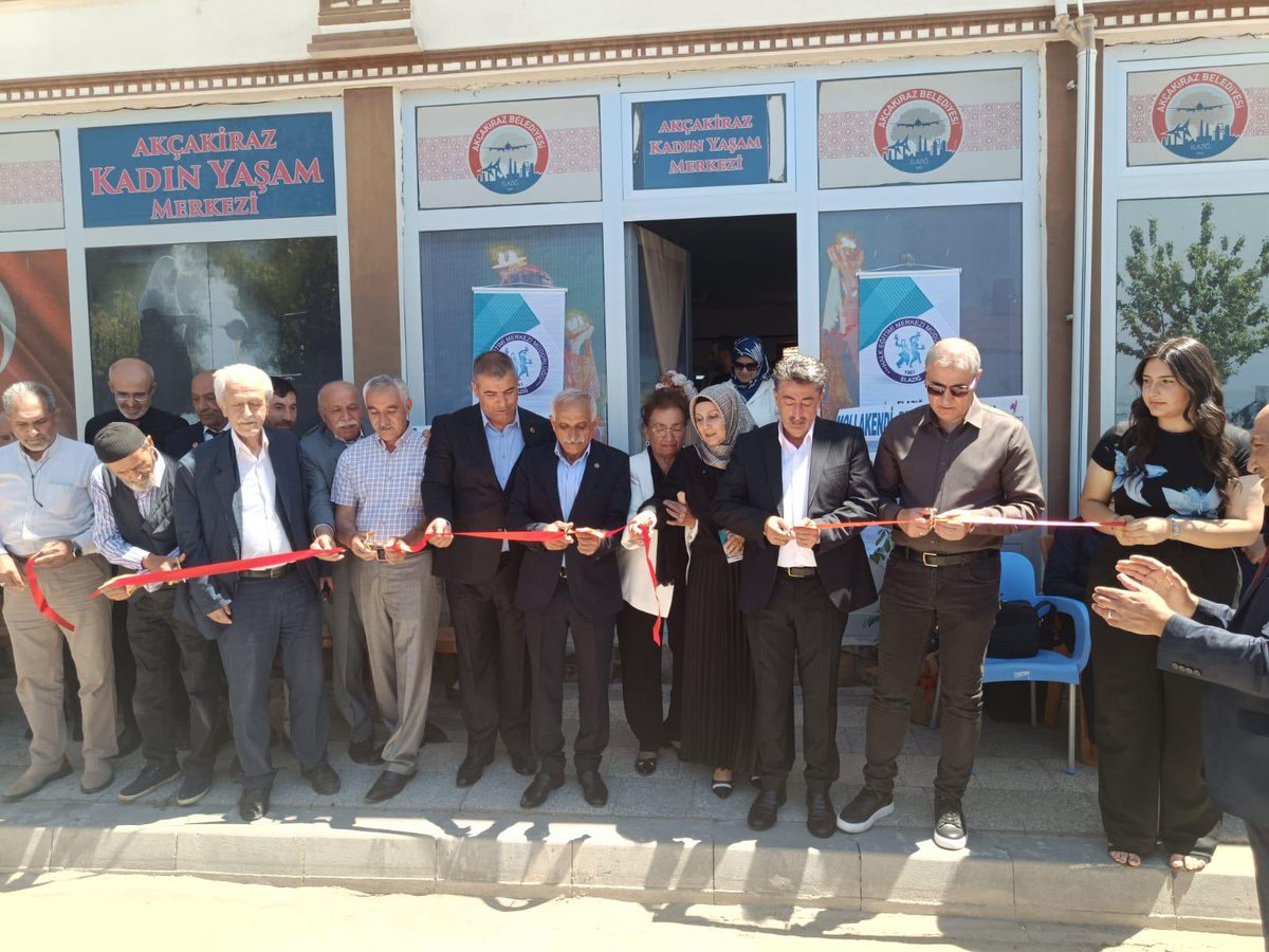 elazighem's tweet photo. *Akçakiraz El Sanatları Sergimiz*
Akçakiraz’da bulunan Kadın Yaşam Merkezinde Elazığ Halk Eğitimi Merkezi Müdürlüğümüzce açılan kursta üretilen ürünlerin sergilendiği El Sanatları Sergimizin açılışın gerçekleştirdik. https://t.co/C11GDZ0t6v