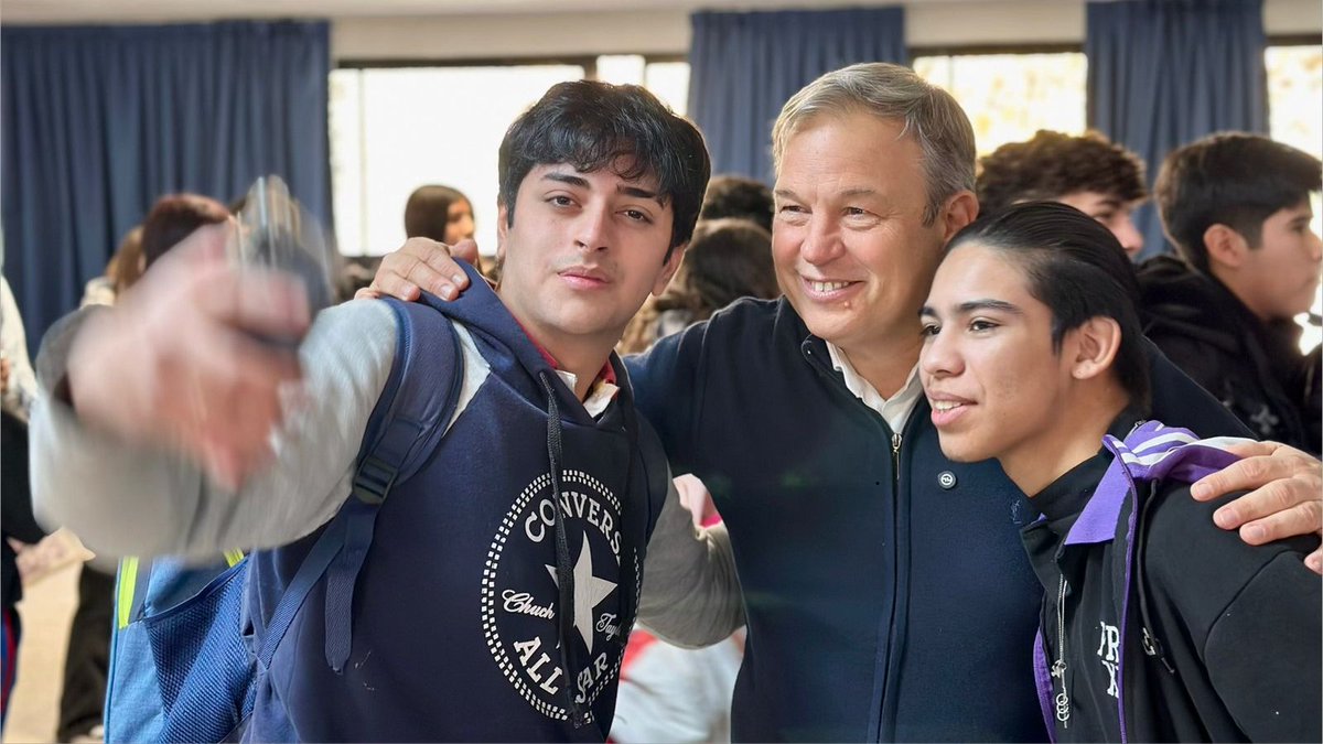 CascallaresPJ's tweet photo. SEMANA DEL FUTURO DE NUESTRA UNIVERSIDAD

🎓🏫 Junto a @paulaeichel y @pmdomenichini recorrimos el Campus de nuestra @unaboficial donde miles de estudiantes secundarios tienen la oportunidad, hasta mañana viernes 19 de junio inclusive, de conocer las carreras y vivir de cerca la experiencia universitaria de la mano de la "Semana del Futuro".

#BrownConVos