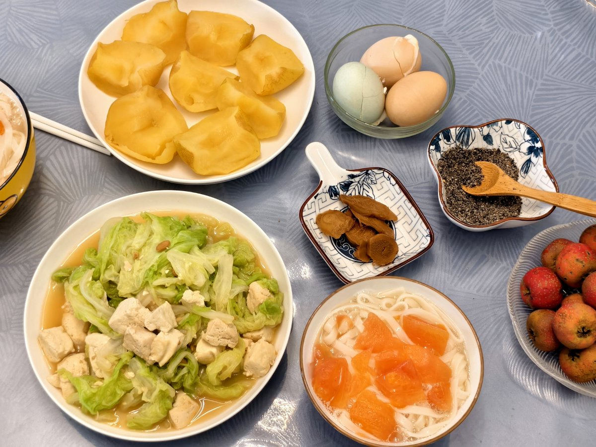 Norman4iik's tweet photo. [3 years ago, I ate instant noodles for dinner 6 nights a week. Now I’m cooking fresh veggies and eggs every night. Small shifts hit different! ]， https://t.co/yN3ysSFxs2