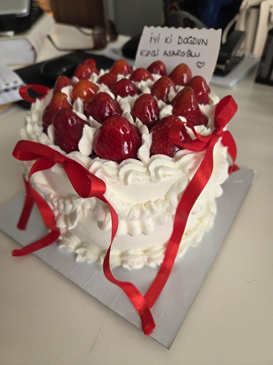 _Ezgi_Asaroglu_'s tweet photo. İyi ki Doğdun Ezgi Asaroğlu ❤️🎂🤍
#EzgiAsaroğlu https://t.co/Iz264JqqkP