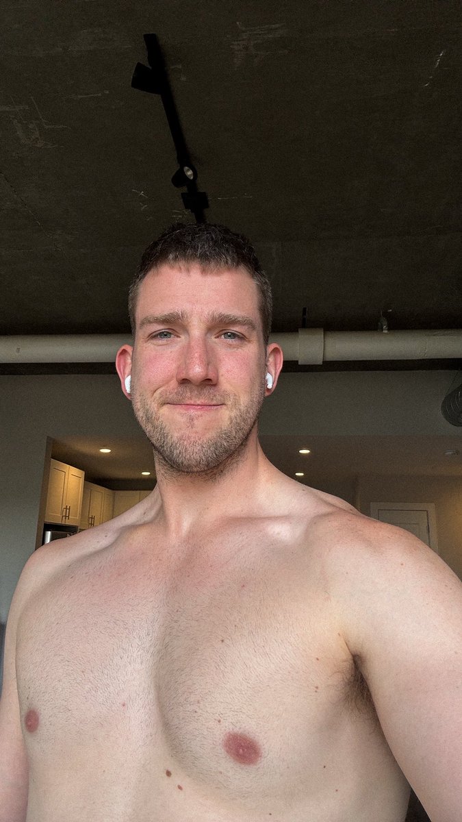 gentlegrngiant's tweet photo. Hi hello how are we doing? https://t.co/xdbTKmWfbb