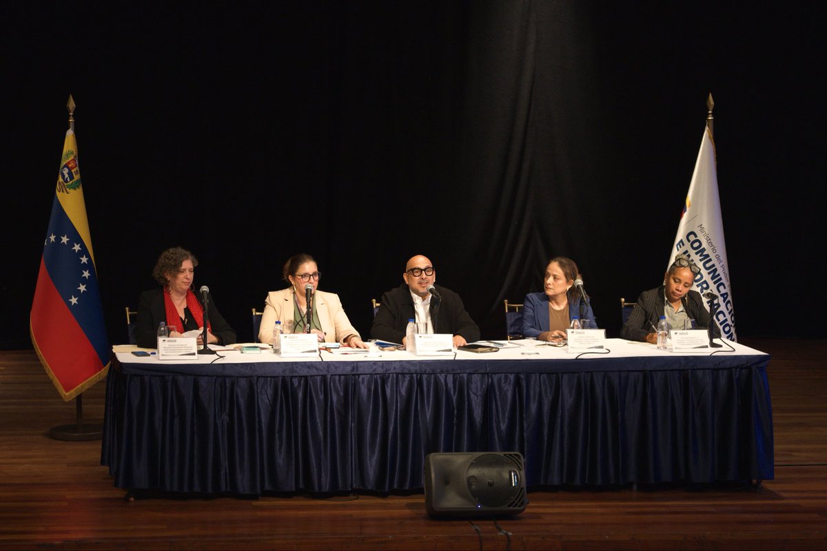 maperezpirela's tweet photo. Desde la Vicepresidencia Sectorial de Comunicación y Cultura coordinamos reunión para el proceso de Reestructuración y Reingeniería Institucional de la gestión pública de la política bolivariana en materia de comunicación. Seguimos avanzando! https://t.co/VQDIQCSrIP