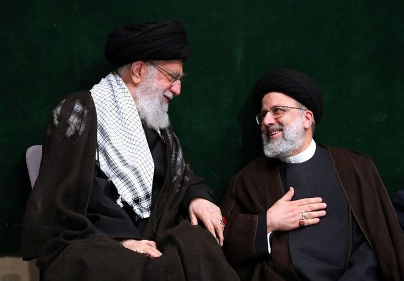 arjmandtnz's tweet photo. یه رئیس‌جمهور هم داشتیم که تحمیل نظر به رهبری پیشکش، بدون اذن امام جامعه آب هم نمی‌خورد. https://t.co/Wq1l6jZR9h