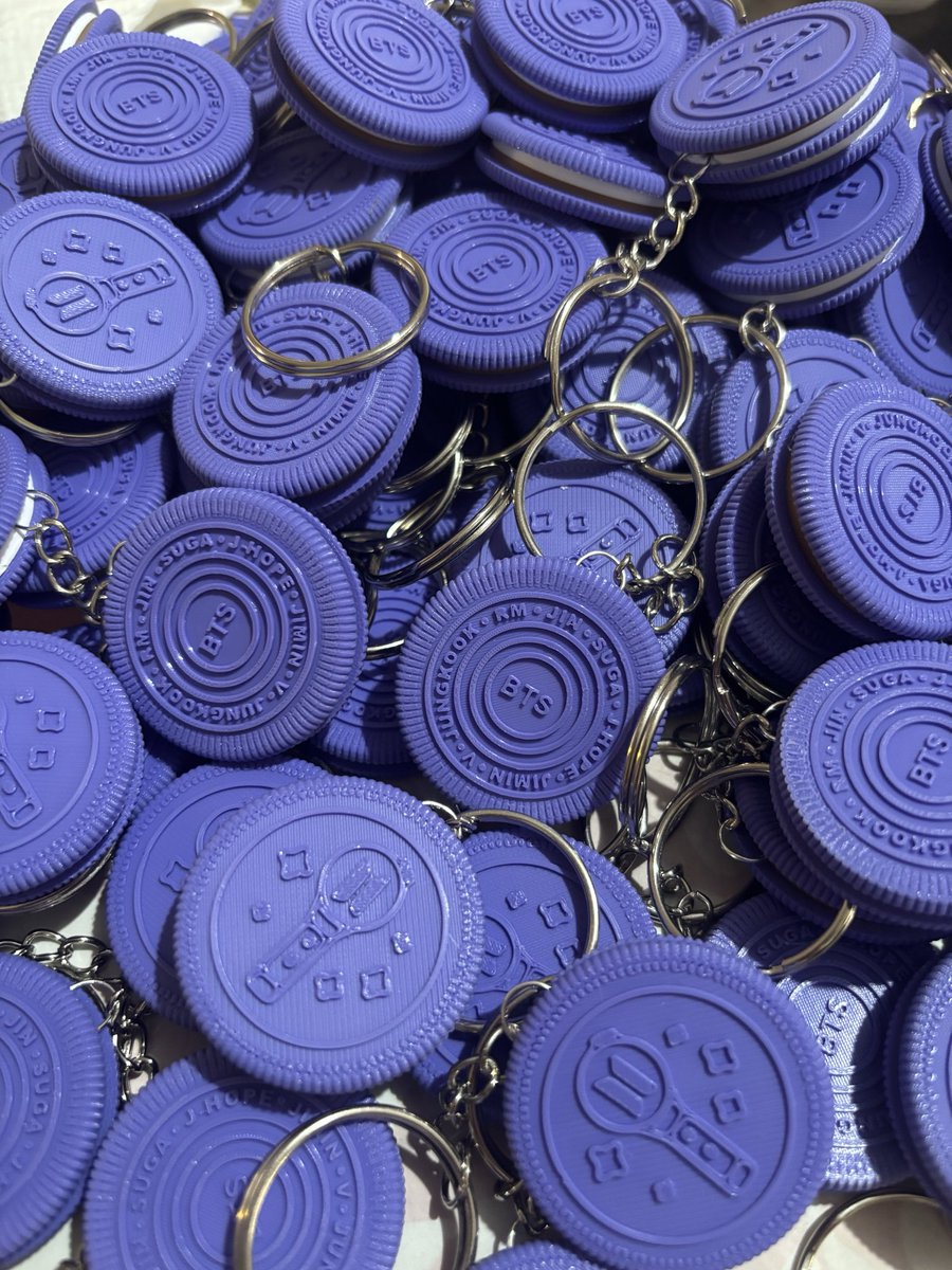 MinaIsLate's tweet photo. Oreo 3D keychains lets goooo 🥰💜 https://t.co/OztQDatziH