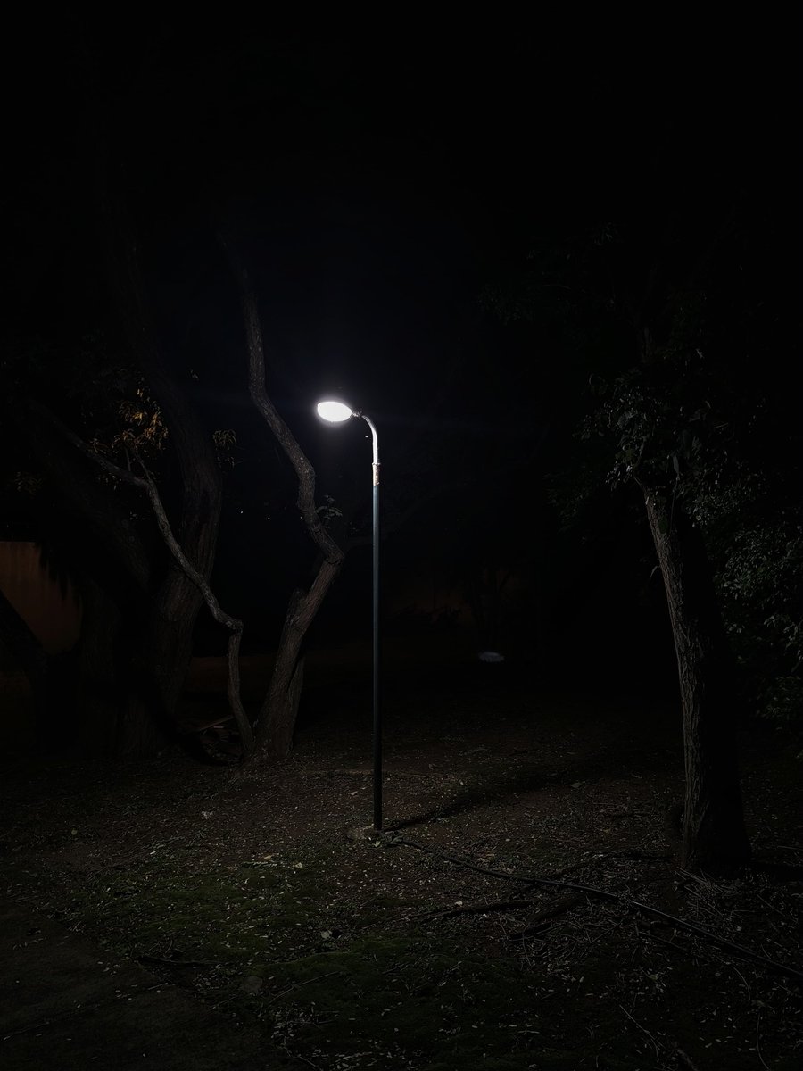 Elo17729866's tweet photo. #dark #light #pic #silence #night #photo #black #white #post #viral https://t.co/Lr0vVRrQcy