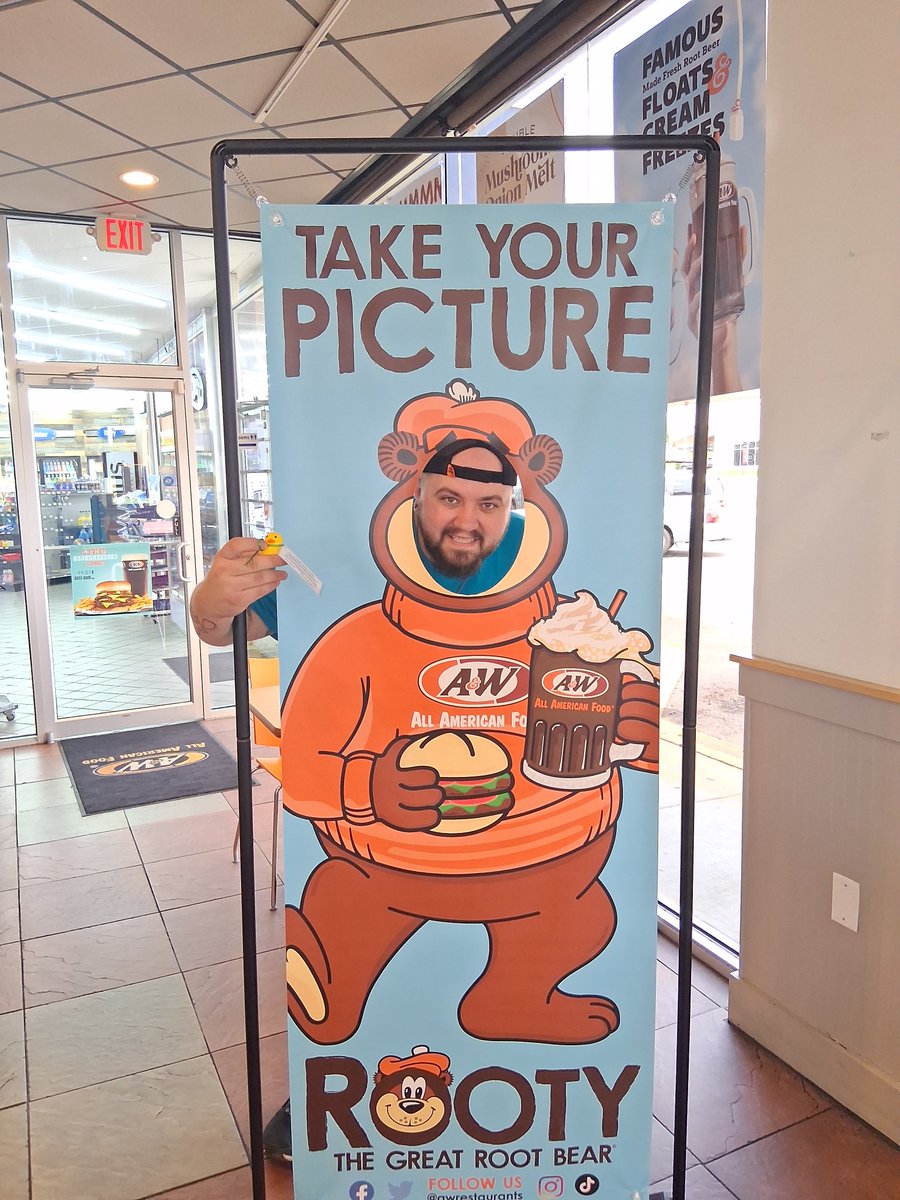 vbfreshman's tweet photo. In May, we launched #OperationDuckTales. So far, our ducks have made it to Washington, D.C., Orlando, and even London!
If you spot one of our ducks in the wild, snap a picture and help us track its travels. We can't wait to see where they end up next!
#BeUncommon https://t.co/fPivFockKs
