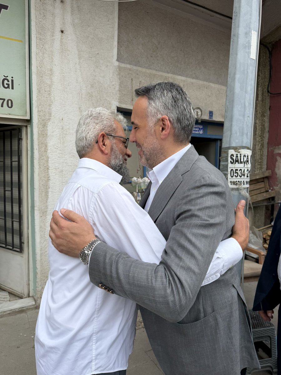yunustever's tweet photo. Geyve Alifuatpaşa Eski Belde Belediye Başkanımız Şuayip Çalık işyerinde ziyaret ederek, Sayın Cumhurbaşkanımızın selamlarını ve muhabbetlerini ilettik.

Davamıza olan emekleri, nazik misafirperverlikleri ve samimi sohbetleri için kendilerine teşekkür ediyorum. #DaimaMilletle https://t.co/1LtzwTLBxB