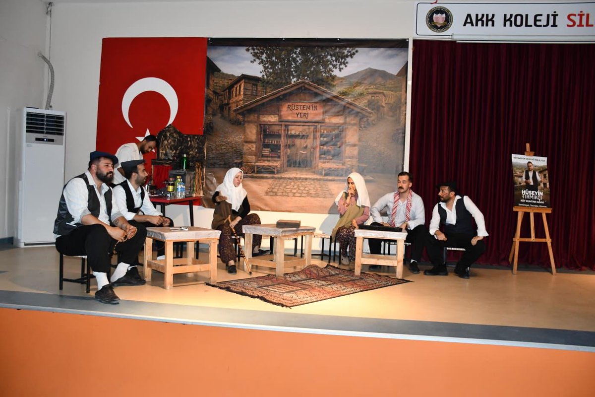silopikymkmlk's tweet photo. Kaymakamımız Sayın Çağlar PARTAL, Silopi Kaymakamlığı İlçe Milli Eğitim Müdürlüğü tarafından spor, kültür ve sanat etkinlikleri kapsamında öğretmenlerimizce Silopi Akademi Kültür Kolejinde sahnelenen "Komşu Köyün Delisi" adlı tiyatro gösterisine katıldı. https://t.co/UYe7uBUPmV