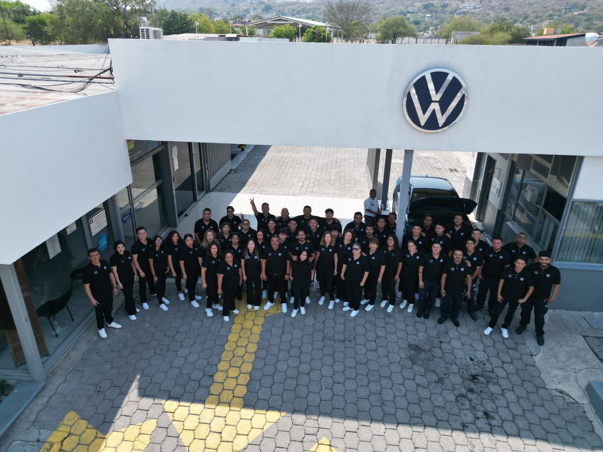 GrupoAutofinMex's tweet photo. 1/2 🏆🏆 Por primera vez en su historia, #Volkswagen Cresta Morelos, agencia de Grupo #Autofin México asentada en la zona cañera de Zacatepec, obtuvo el reconocimiento Círculo Volkswagen 2025, máximo galardón que otorga Volkswagen MX a sus concesionarios en el país. https://t.co/lSmlKMHyHK