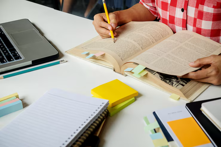 kr0lestwo's tweet photo. Po co są dzisiaj studia? Większość zawodów można wyuczyć się z książek/internetu. W dobie social media można budować samemu ścieżkę kariery https://t.co/1H0b4qwMII