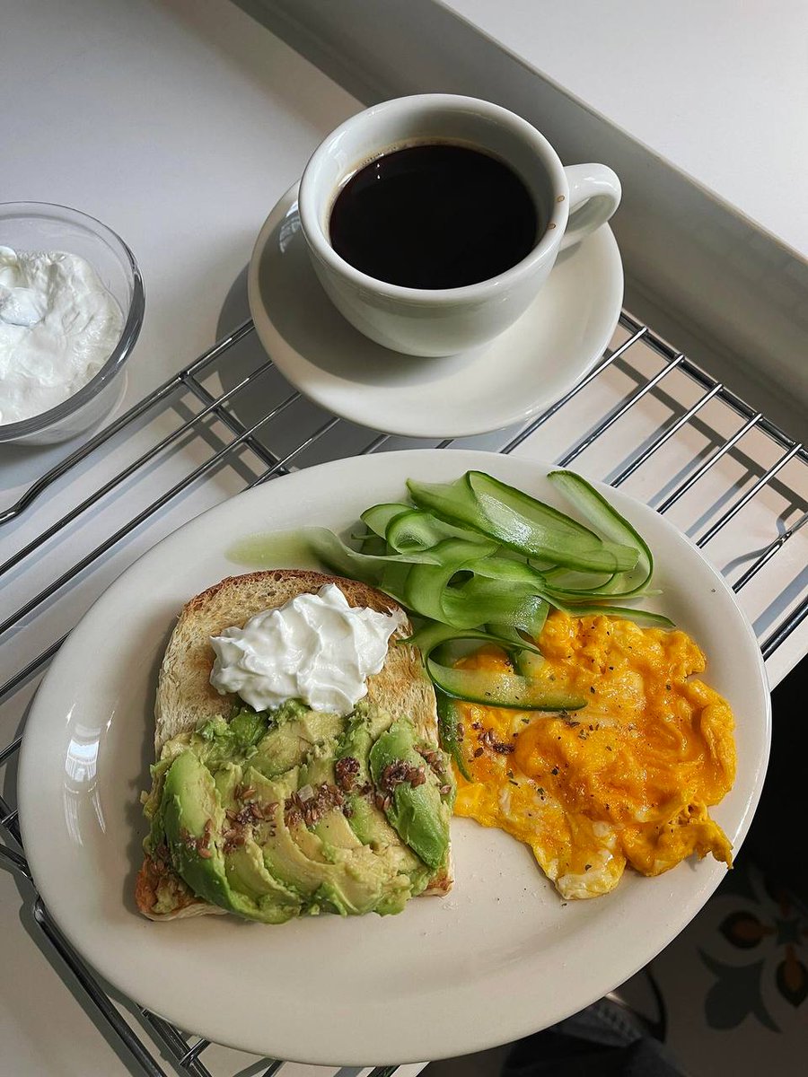 Ashlyn11or's tweet photo. No alarms, no rush. Just good food and slow holiday vibes https://t.co/GH7NG2YwKz