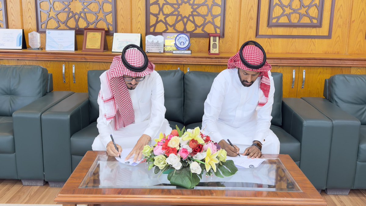 KhulaisB's tweet photo. انطلاقاً من دورها في تعزيز الشراكات المجتمعية، وقّع سعادة رئيس بلدية محافظة خليص م/ عبدالعزيز بن صالح المالكي ، اتفاقية شراكة مجتمعية مع أكاديمية ودان الرياضية، لدعم الأنشطة الرياضية بالمحافظة ، واكتشاف المواهب ، وتوفير بيئة محفزة للشباب تسهم في تنمية قدراتهم .

 #خليص
#الشراكات_المجتمعية