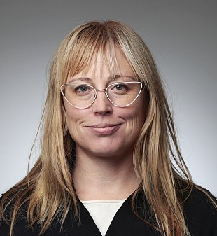 nezvany_host's tweet photo. POZOR! Po radakcích českých medií se potulují tyto dvě Babišovy marketigové štětky, které mu dopomohly ovládnout Česko a které tvrdí, že jsou nyní Nezávislé politické komentátorky. Pokud je někde uvidíte, udělejte si o daném médiu patřičný obrázek sami. Lucie Kubovičová a Anna Shavit. #InternetMáPaměť