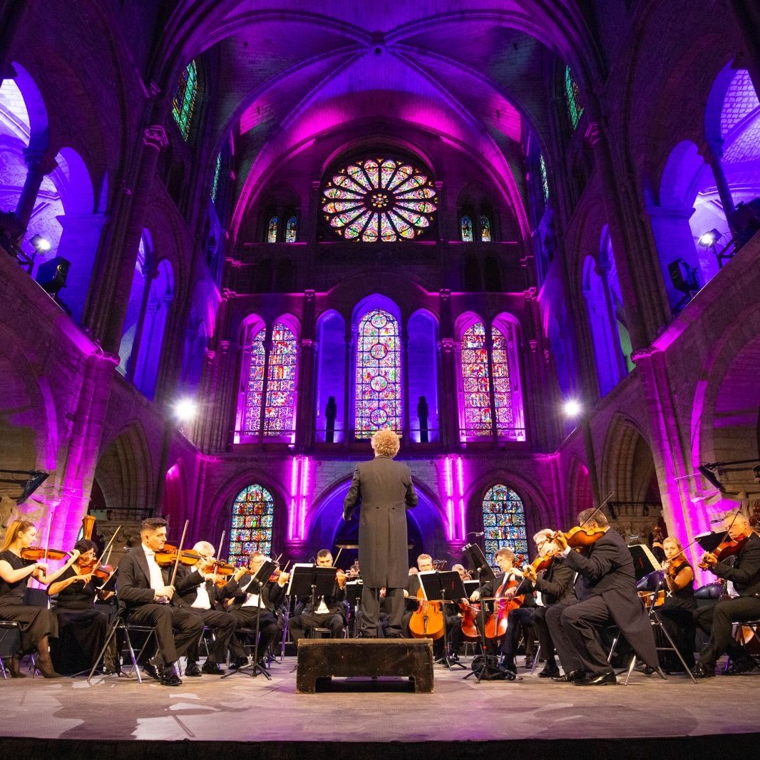 VilledeReims's tweet photo. Concert d’ouverture ce soir à la #Basilique St-Remi, de la 37e édition des @FlaneriesReims avec Prague Royal Philharmonic. Cette saison, le public aura le choix entre 50 concerts, dont le traditionnel #concert pique-nique le 18 juillet au parc de Champagne. https://t.co/qrtCM2yqtm