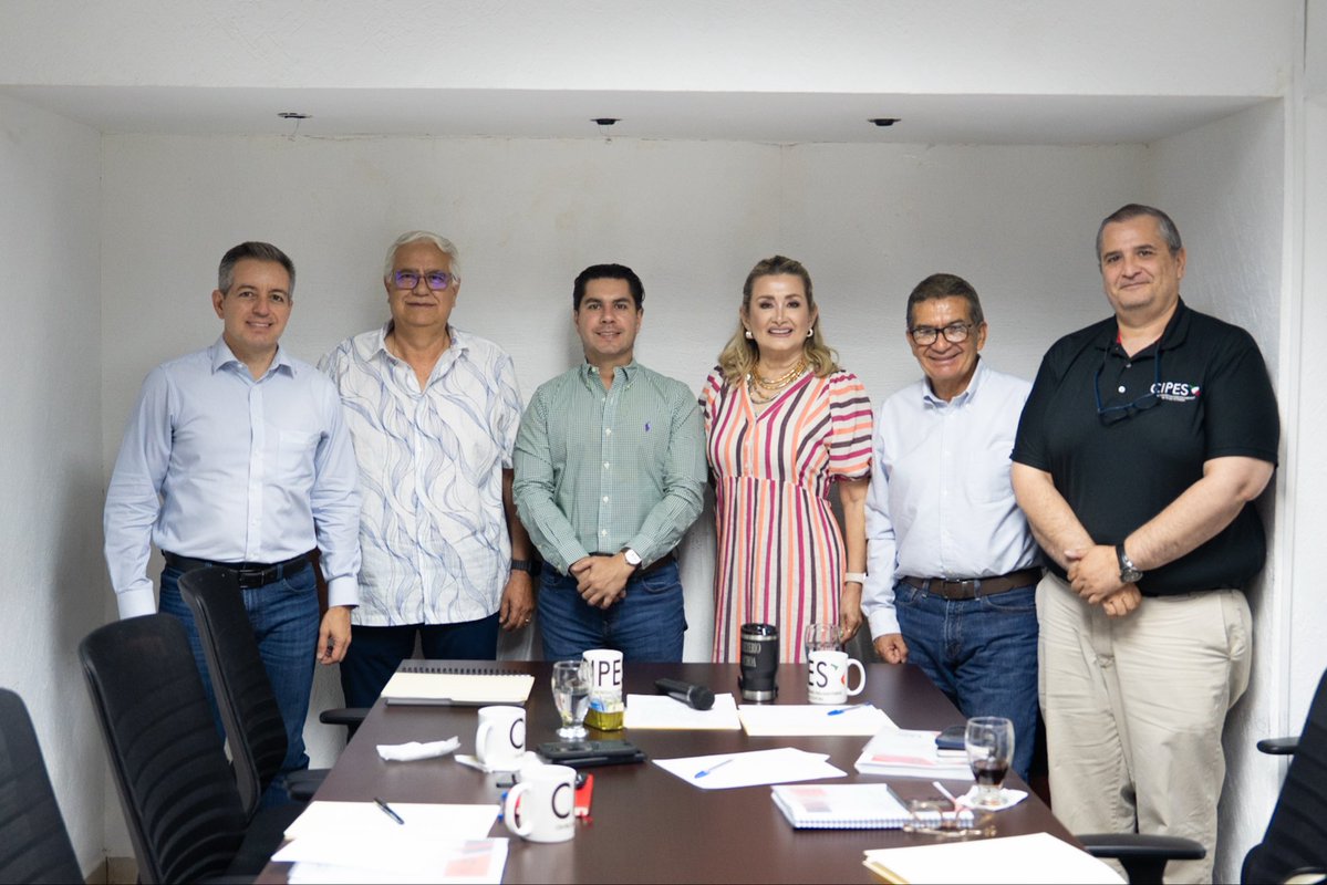 DelValleColosio's tweet photo. En la Comisión de Desarrollo Urbano seguimos avanzando en la actualización de la Ley de Ordenamiento Territorial y #DesarrolloUrbano de #Sonora incorporando propuestas ciudadanas y del sector inmobiliario para construir ciudades más ordenadas y sostenibles. 🌳🏢 https://t.co/wZ59umWECM