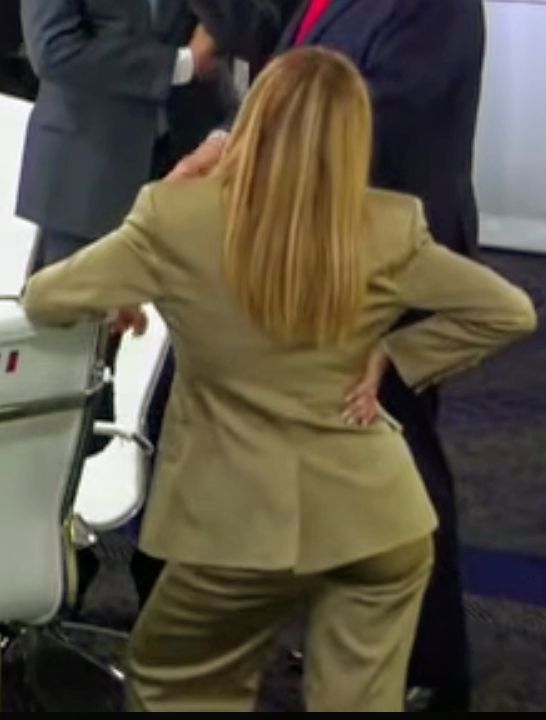 RomanKinged's tweet photo. @YourAnonNews Meloni has a cute ass 🥰 https://t.co/5wODQAyhyo
