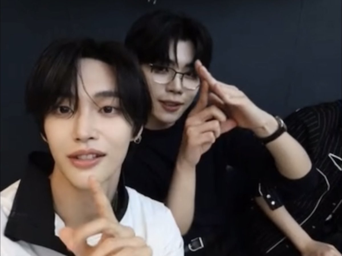 gyubgeonist's tweet photo. gunwook and his 02z https://t.co/4oMknW18kd