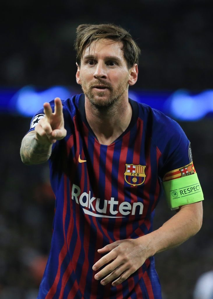 Bryan3kk's tweet photo. @1nomadrid Messi 2019 foi a maior aberração humana que eu já vi, temporada de outro mundo, literalmente carregou um time inteiro sozinho, não tinha um Rooney ou um tevez pra ajudar como o cr7 teve em 2008 https://t.co/jcdWW4GAsc