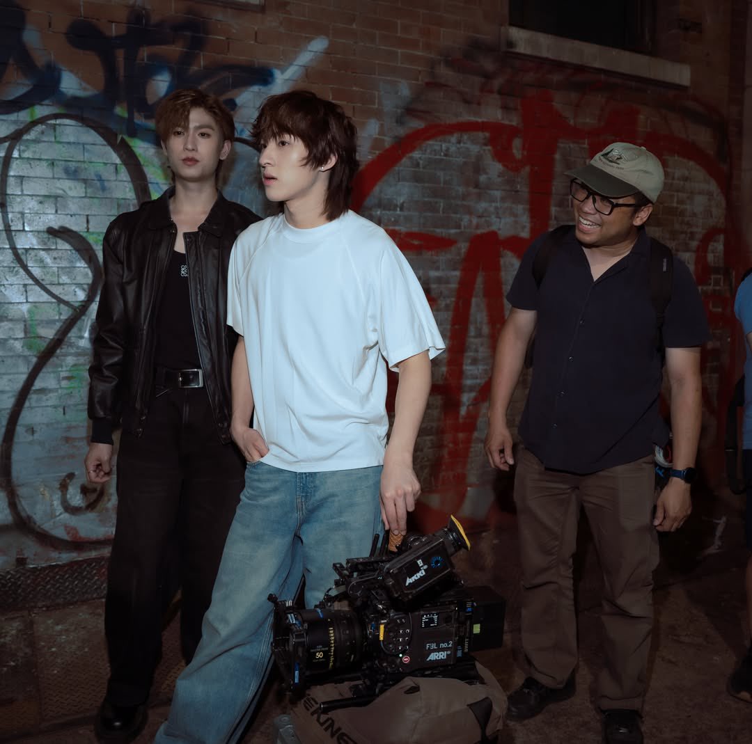 tmkjrrr's tweet photo. ทีมงานเอ็นดูน้องก้องขนาดไหนเนี่ย ลงน้องก้องรัว ๆ ( เฉลย #.ทีมพ่อน้องบลู )

UNKNOWN LOVER PILOT 
#ไพล็อตเขาชื่ออันวาร์ https://t.co/lE4uDpMyvl