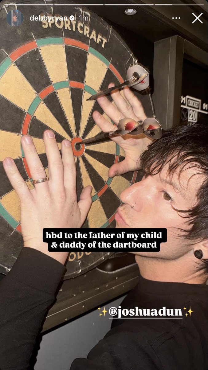 OdeToSoup_'s tweet photo. josh dun is dartboard daddy https://t.co/RPdlAlWPKW