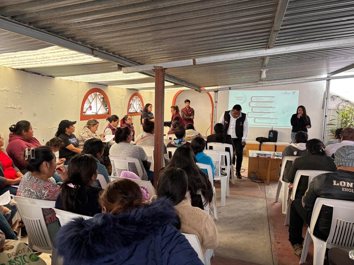 Contraloria_Hgo's tweet photo. 🤝📋 En #Cardonal impartimos capacitación a los Comités de Programas Sociales del Sistema DIF Hidalgo en materia de Contraloría Social, para reforzar sus capacidades para participar activamente en el seguimiento y vigilancia de los recursos públicos.
#ElHidalgoQueQueremos https://t.co/TFAqNAEB5I