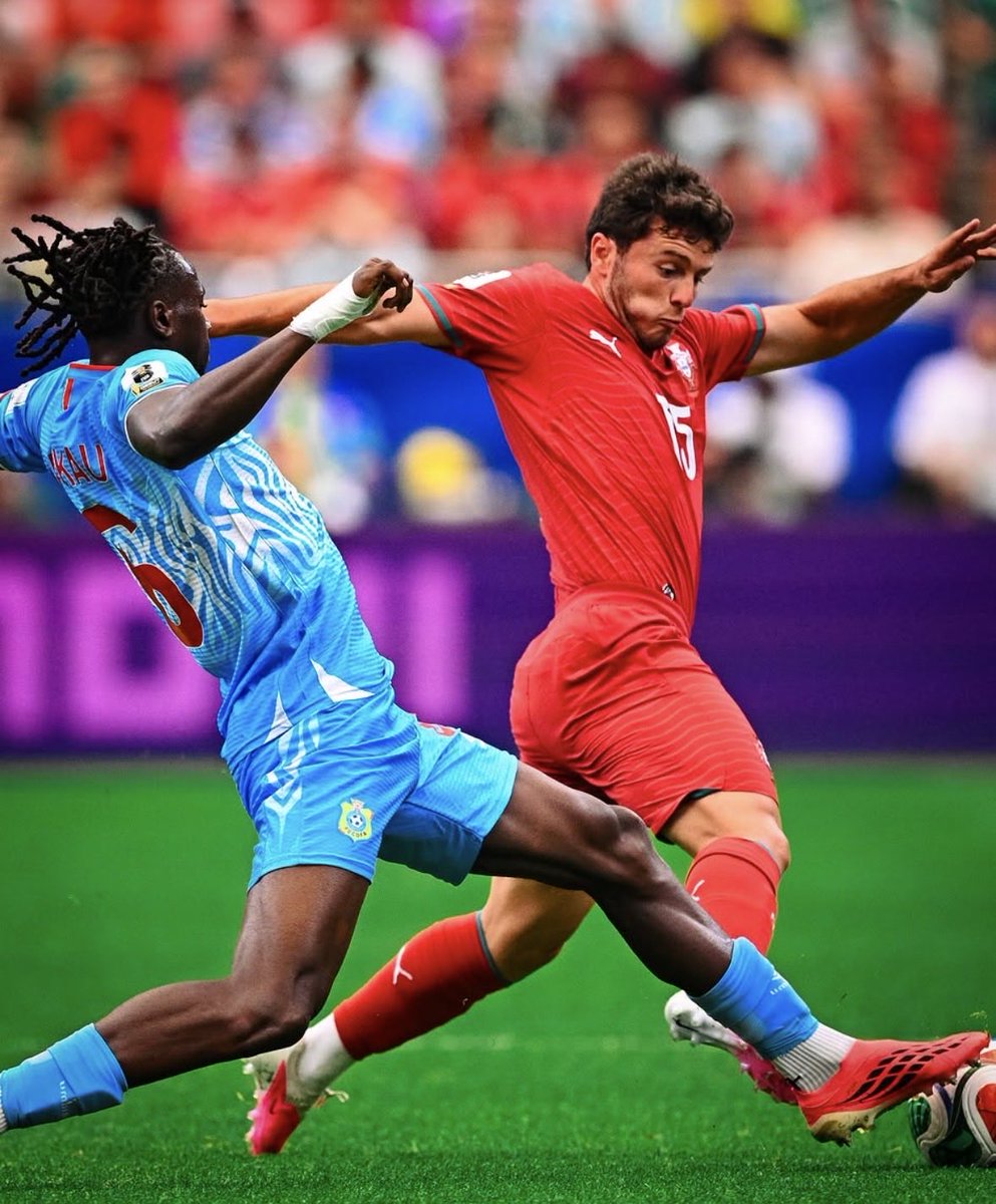 noctiaa's tweet photo. C'est le milieu des Léopards qui rend ce plan possible physiquement.

Moutoussamy : 12 km parcourus, meilleur total du match.

Kayembe : 10 pressions directes (record du match) et 43 sprints.

Mukau : 122 accélérations entre 15 et 20 km/h en 57 minutes https://t.co/asI5jQr0fK