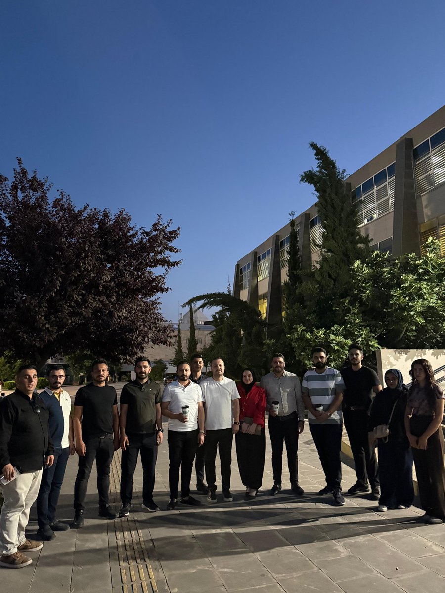 furkankucukk_'s tweet photo. 📍 Harran Üniversitesi El-Battani Kütüphanesi

Kahveler bizden, başarı sizden!🙋🏻‍♀️🤩

ÜNİAK Birimimiz ve İl Yönetim Kurulumuz ile final haftasında ders çalışan arkadaşlarımızı ziyaret ederek ikramlarda bulunduk. Tüm öğrencilerimize sınavlarında başarılar diliyoruz. 📚✨

@avyusufibis @bybekirbozdag @osmannazlier @milhamigunbegi @ferdisenel25 @akgencliksurfa