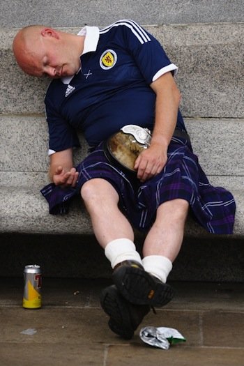 stevebelski's tweet photo. @Jared_Carrabis I don't know if you've been living under a rock for the past week, but 40,000 drunk Scottish soccer fans are the heartbeat of the City of Boston!  🍺🍺🍺🍺🍺🍺🍺🍺🍺🍺 https://t.co/ykEOHlFmy8