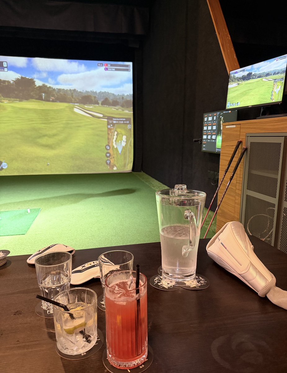 Wendina243's tweet photo. Playing indoors today. The weather outdoors is unpredictable.🏌️‍♀️🥰 https://t.co/OUrfrPoP8q