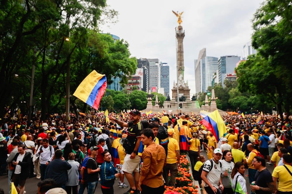 semanariomex's tweet photo. 🚨CONTUNDENTE🚨

Claudia Sheinbaum habla sobre la victoria de Colombia en el mundial

“no sabía que había tantos pinches colombianos en México, no me siento cómoda” https://t.co/n7N4Exvnfi