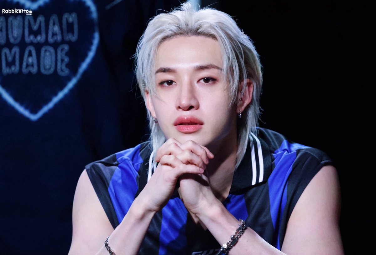wlfiechans's tweet photo. omfg his lips https://t.co/ACQ4GdwOY2