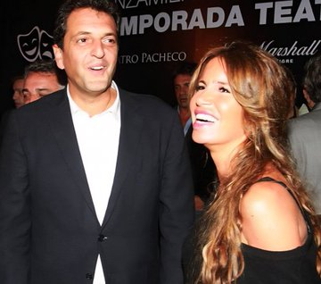 Daniel67735075's tweet photo. El Kirchnerismo operó a la familia Messi.  
Mandaron a su prostitut@ más famosa, Florencia Peña, a lanzar una noticia fake en un medio masivo para arruinarle el mundial a Leo Messi y a toda la selección.  Los Kukas son los verdaderos antipatria.
La Administracion. https://t.co/x5rvaR5Xaz