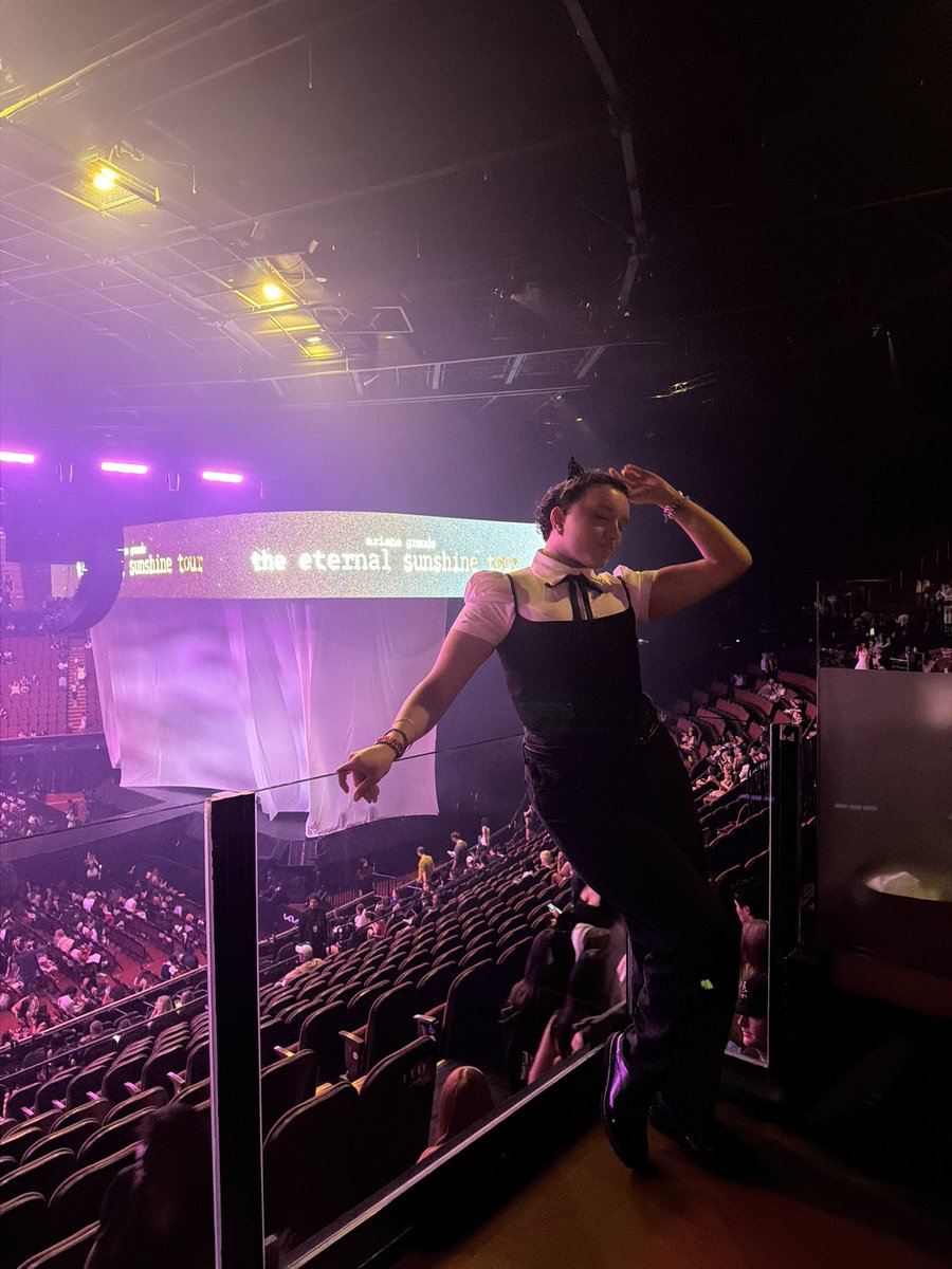 zacharyelliahs's tweet photo. Had an amazing time #ESTInglewood @TeamAriana @rembeauty https://t.co/XCMGOOR8hU