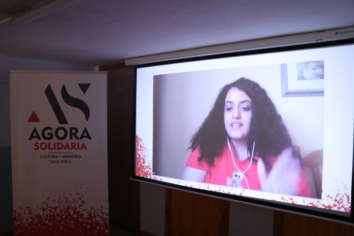 ASCM_es's tweet photo. 📱 @albammmedina protagonizó en el Ágora Luis Toca la charla ‘Redes sociales como herramienta de activismo’.
 
⚠️ Algoritmos, desinformación y polarización centraron una reflexión sobre el papel de las redes en la opinión pública.
 
https://t.co/pugYb23G20 https://t.co/z76PjBaqbB