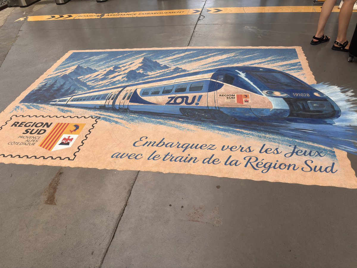 TomatoTchou's tweet photo. Petit train spécial du jour à St Charles https://t.co/6jFtCJTv58