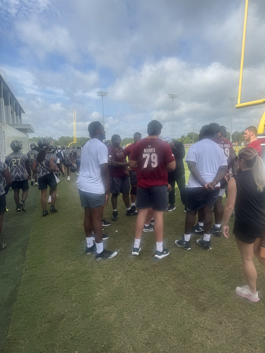 GaffneyFootball's tweet photo. Ran into an Old Friend Today @ShedSarratt_  getting in his summer conditioning @GamecockFB https://t.co/24p8pc68Us