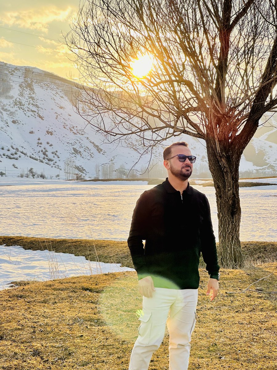 ismaildemir180's tweet photo. Azmin yerini dünyada hiçbir şey tutamaz.
Ne yetenek, ne zeka, ne de eğitim…

Çünkü dünyada yetenekli ama başarısız, zeki ama fark edilmemiş, eğitimli ama hedefsiz birçok insan vardır.

Gerçek farkı yaratan şey ise azim ve kararlılıktır. https://t.co/K4YxZZG0vz