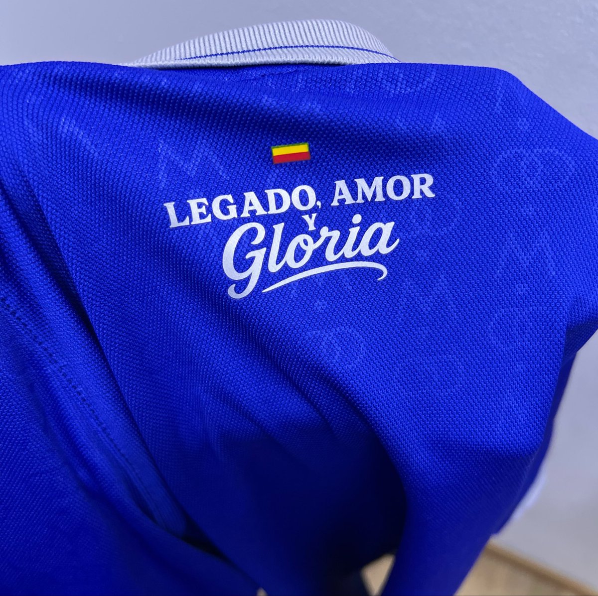 Con la Camiseta Puesta tweet media