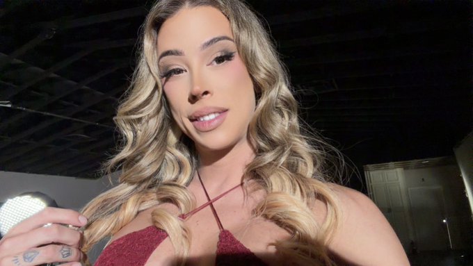Casey Kisses ♡ - Shooting for @kinkdotcom today ♥️ https://t.co/gmOQPpjyFJ