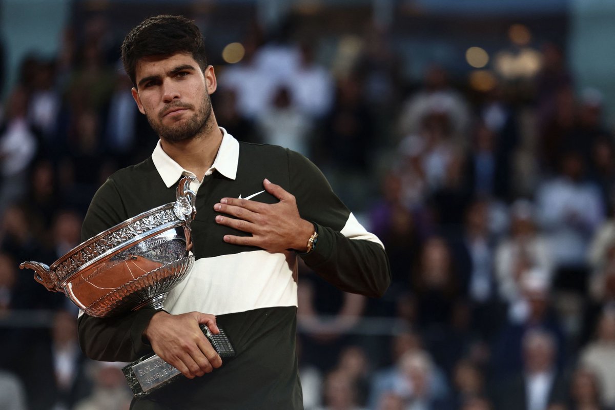 ALVAR0SANCHEZ's tweet photo. 3⃣ La mayoría conocéis ya a Carlitos y lo competitivo que es en todas las facetas de su vida

Así que podéis imaginaros las ganas que ha tenido de traspasar la pantalla de su televisión para jugar, sobre todo, Roland Garros y Wimbledon... https://t.co/rGQt3XTtYV
