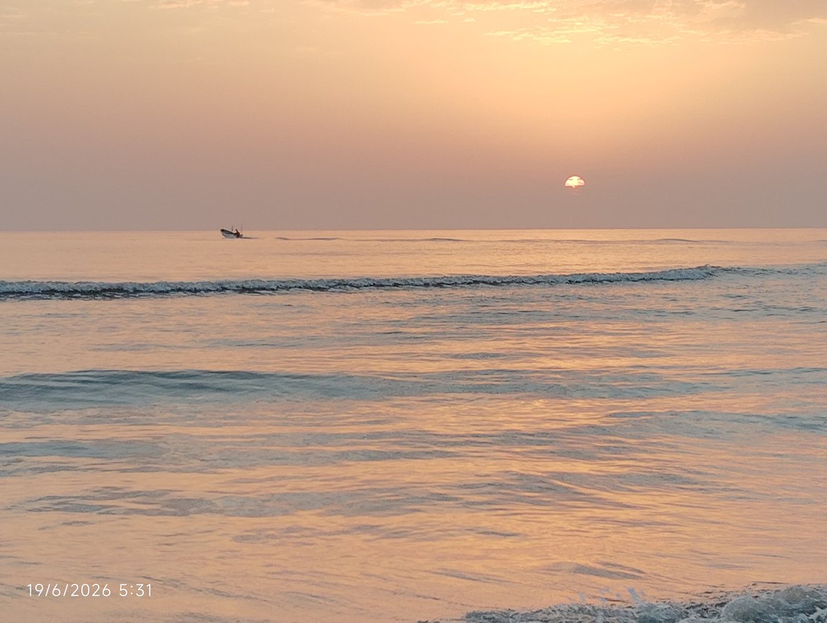 oman24HS's tweet photo. تشرق الشمس لتذكرنا بأن البدايات الجديدة متاحة لنا في كل يوم
#صباح_الأشياء_المُشرقة https://t.co/ZRpNmsDpsl