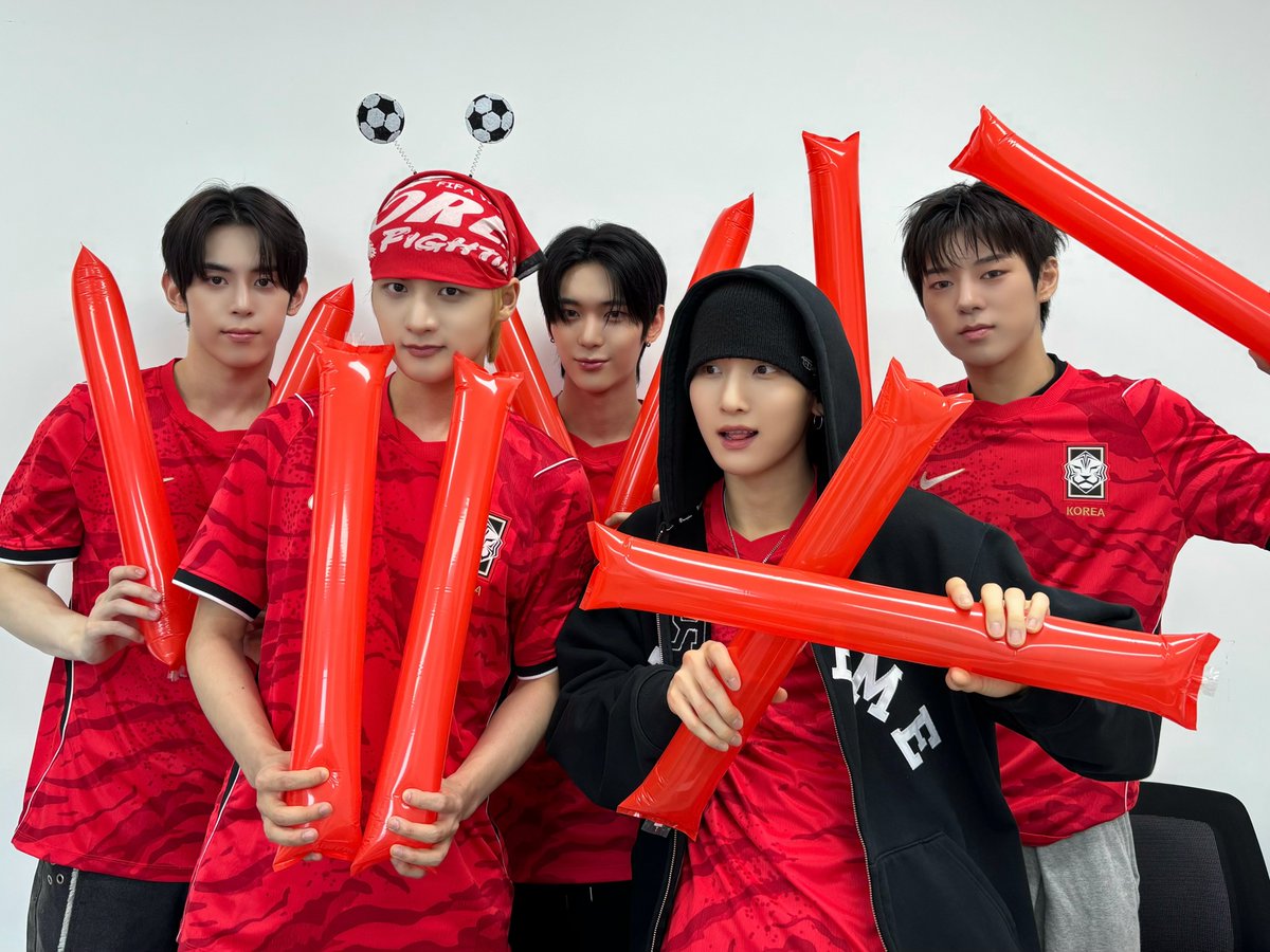 CUBE_NOWZ's tweet photo. [📢] 2026 FIFA 북중미 월드컵 같이 보실 분...?  

NOWZ (나우즈)의 YouTube LIVE가 시작되었습니다! 
데이앤 여러분의 많은 시청 바랍니다 🙌 
🔗 https://t.co/sQxXd1XqZI

#NOWZ #나우즈
#FIFAWorldCup2026 https://t.co/qIMfFoXeMv