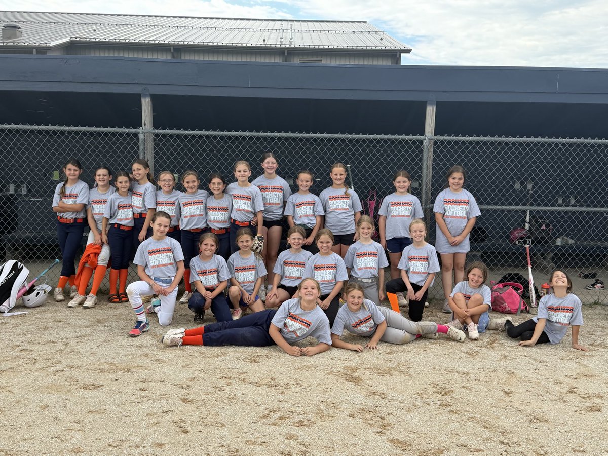 RHSRocketSball's tweet photo. Another RHS 🥎 Camp in the books! Thank you to our campers for coming out, working hard, &amp; having fun. A special thank you to our assistant coaches and high school players who helped as well! Thank you to Jay Boulanger at Social Art Creative Design for our shirts! 🧡💙🚀🥎 https://t.co/gnlHcu9tY4