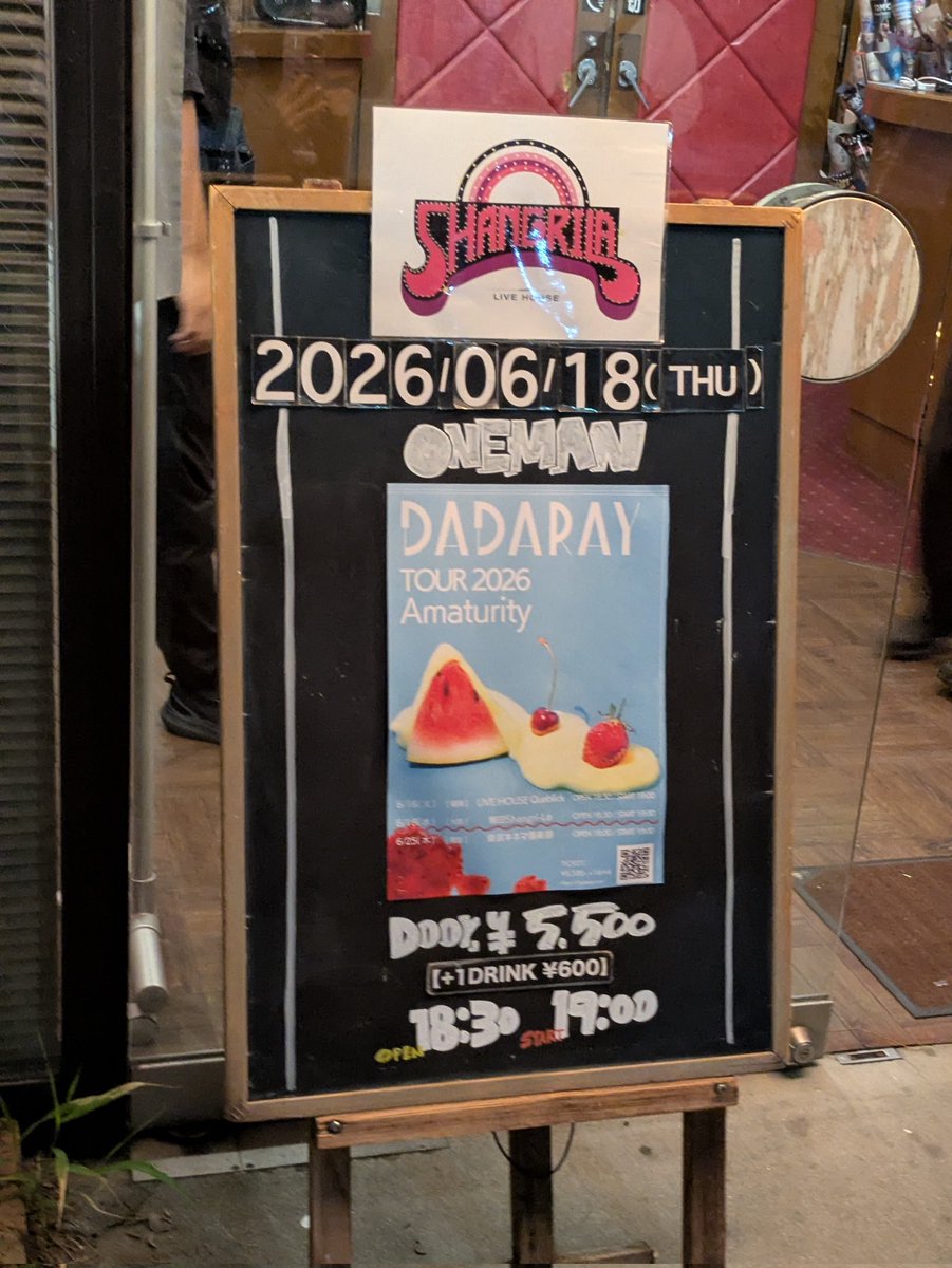OX1cy1eDEq42264's tweet photo. 6/18はDADARAY@梅田シャングリラに🪩
本当にライブが素晴らしい✨️
耳や全身で音を浴びながら、見たいポイントが多くて目が迷子に！
新曲もイントロから格好良くて、音源でも早く聴きたいです😊
またツアーで大阪に来て下さい🙏
SEでえんぷていの最新アルバムからFIVEがかかって小躍り✨
#DADARAY https://t.co/ifjXa7Cqlt