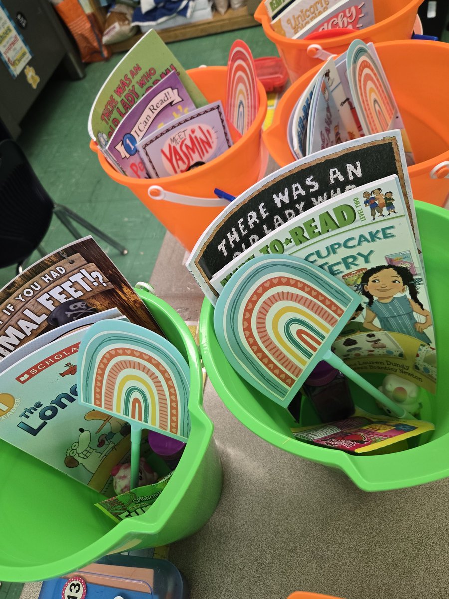 MrsVeeReads's tweet photo. End of the year gift ๐ชฃ are ready for next week. I am so thankful for #clearthelist and @DonorsChoose for making these possible.
#buffalo #teacher
https://t.co/OlOxwsmLgn https://t.co/olH6HFkko2